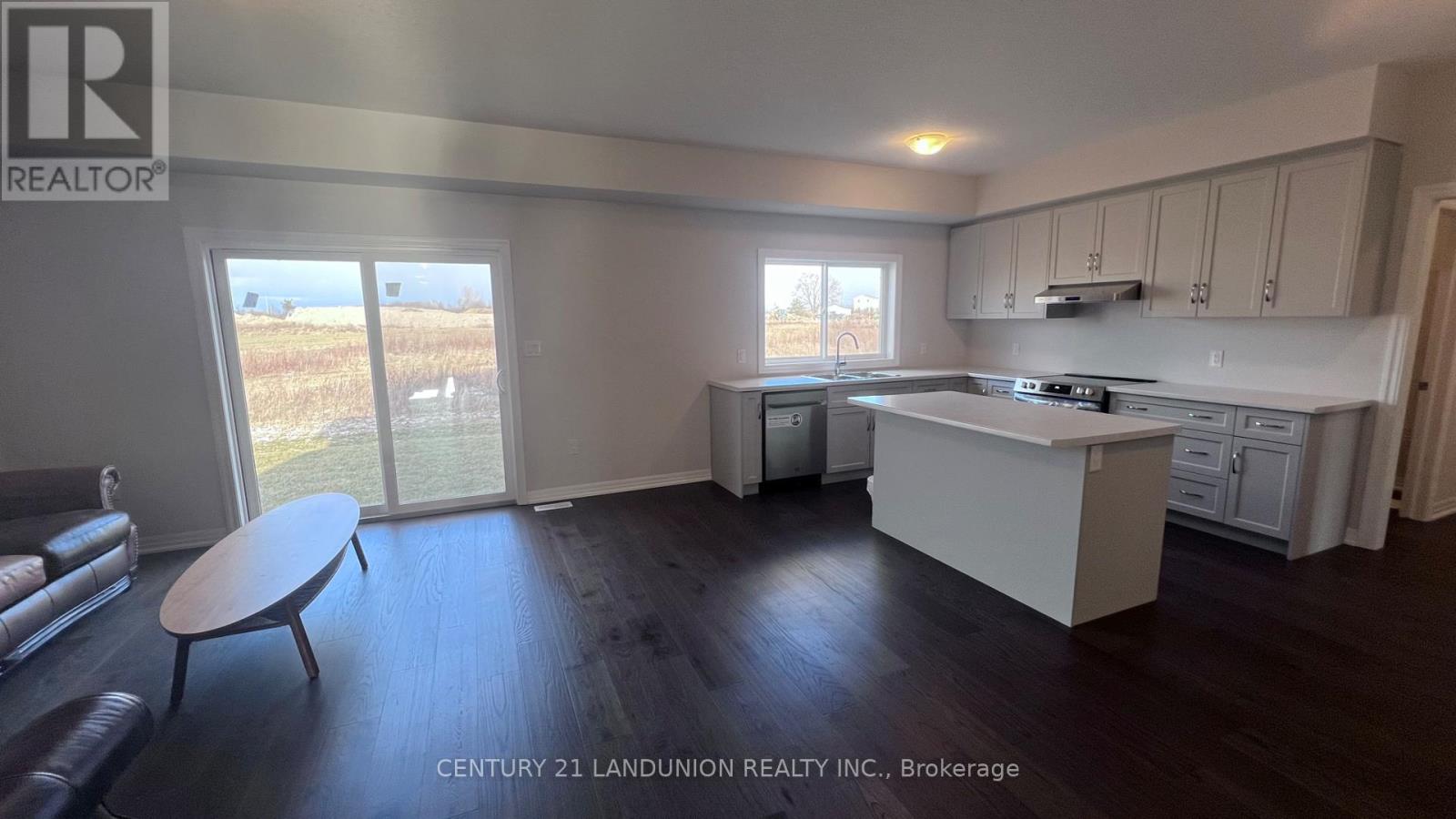 39 Meadowlark Drive, Port Colborne, Ontario  L3K 6E3 - Photo 4 - X12204856