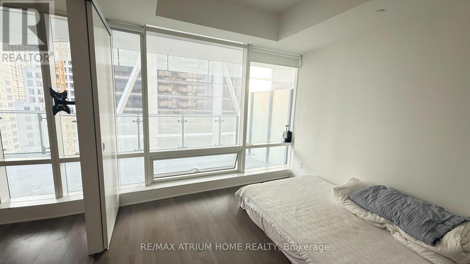 2408 - 1 Bloor Street E, Toronto, Ontario  M4W 1A9 - Photo 11 - C12205149