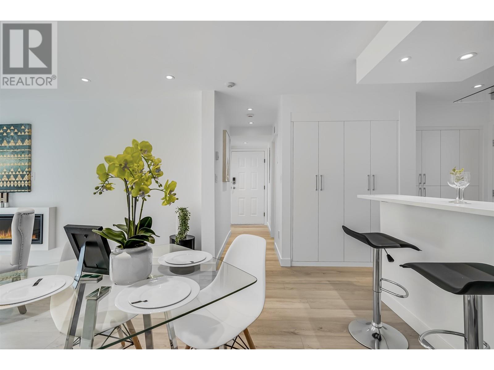 Listing Picture 6 of 35 : 107 3755 ALBERT STREET, Burnaby / 本拿比 - 魯藝地產 Yvonne Lu Group - MLS Medallion Club Member