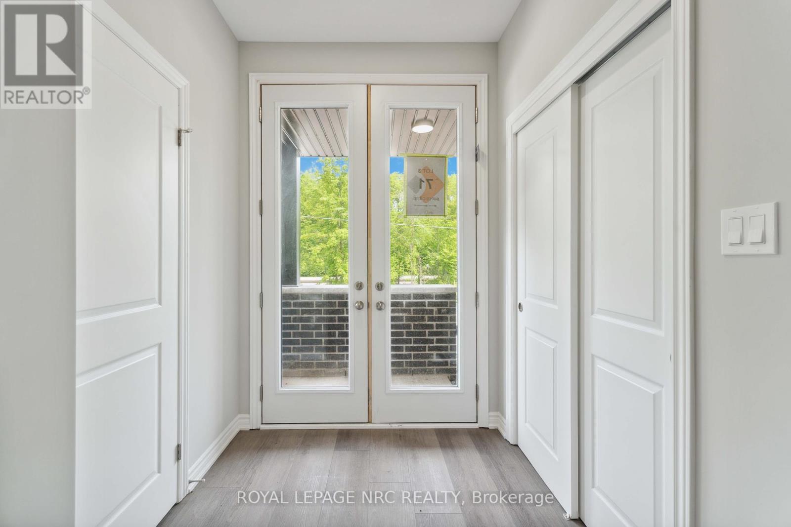 71 Superior Street, Welland, Ontario  L3B 3A6 - Photo 6 - X12205165