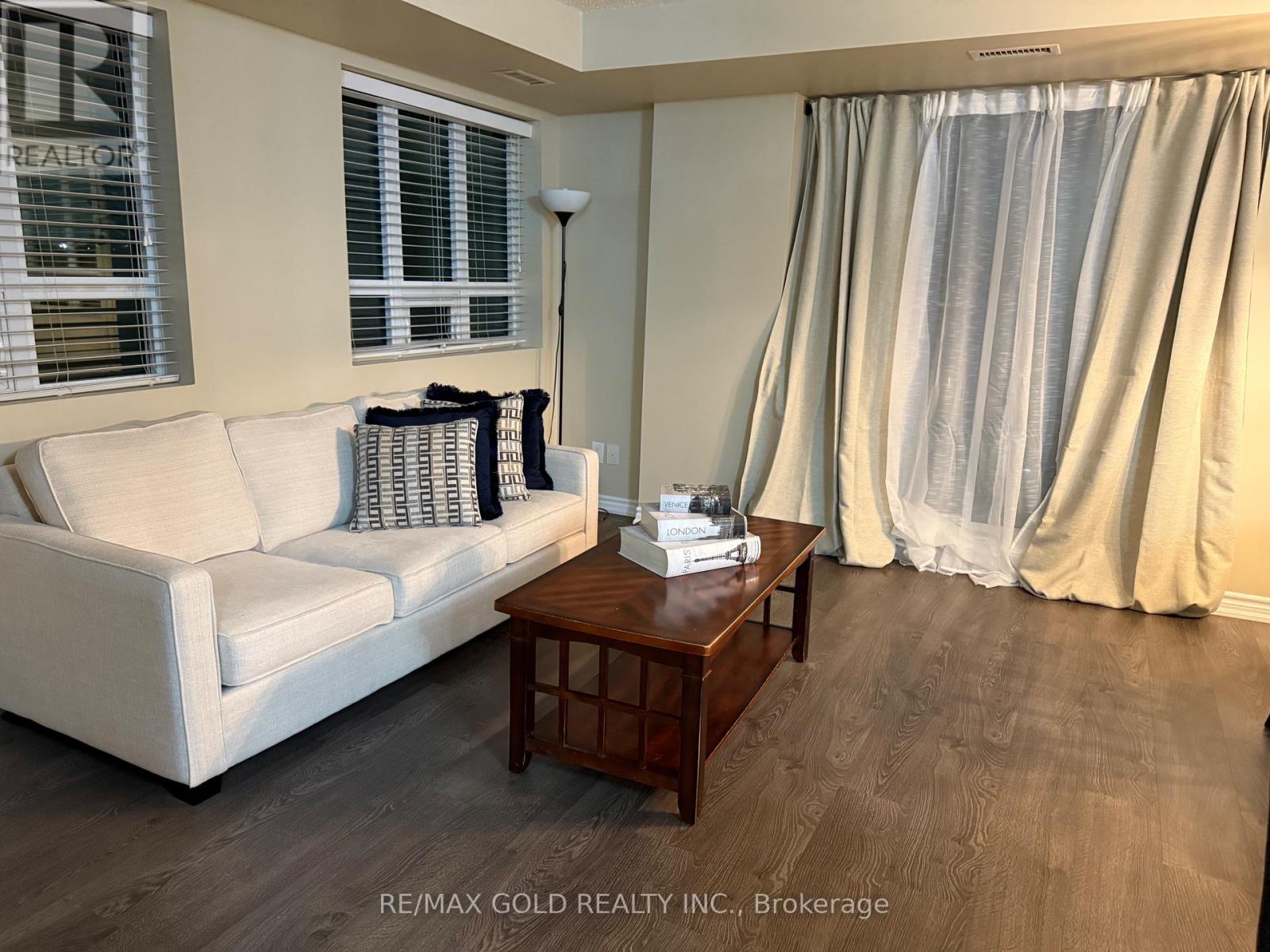 311 - 7730 Kipling Avenue, Vaughan, Ontario  L4L 1Y9 - Photo 2 - N12205154