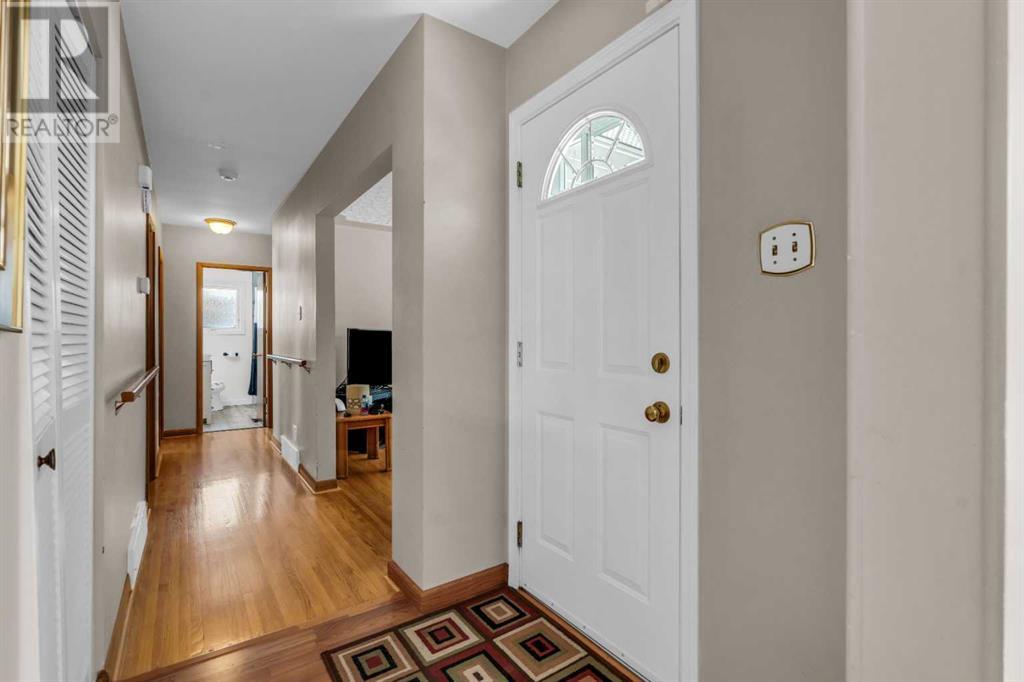 76 Gordon Drive Sw, Calgary, Alberta  T3E 5A8 - Photo 4 - A2224921