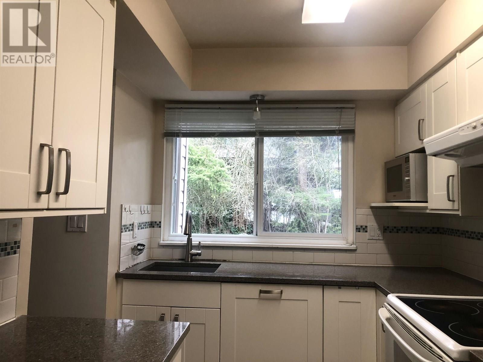 6722 Kneale Place, Burnaby, British Columbia  V5B 2Z2 - Photo 13 - R2994646