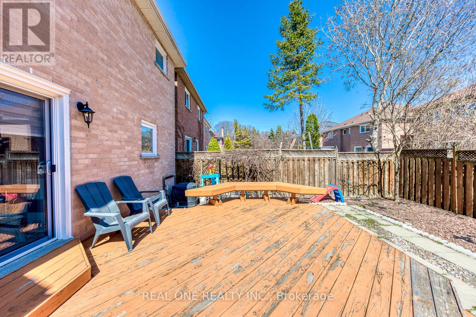 826 Winterton Way, Mississauga, Ontario  L5V 2A5 - Photo 42 - W12205175