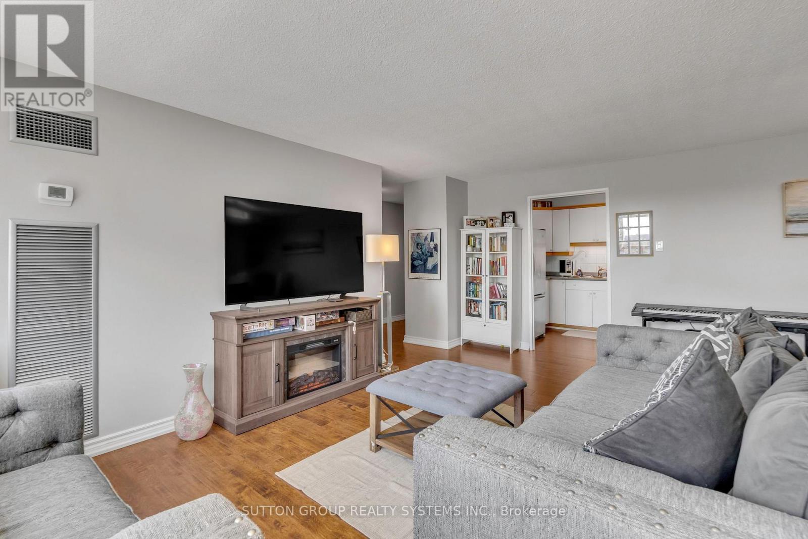 920 - 475 The West Mall, Toronto, Ontario  M9C 4Z3 - Photo 11 - W12205185