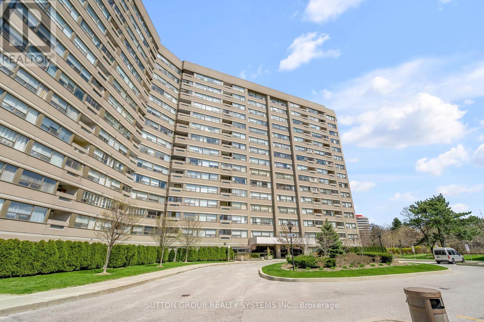 920 - 475 The West Mall, Toronto, Ontario  M9C 4Z3 - Photo 4 - W12205185