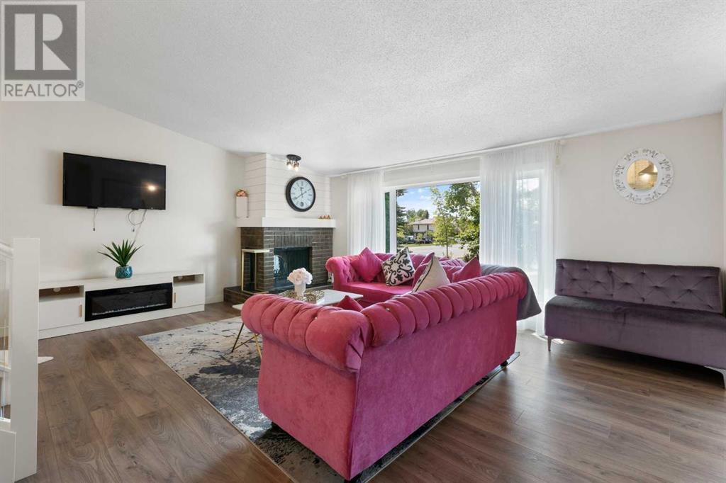 22 Woodmont Way Sw, Calgary, Alberta  T2W 5C4 - Photo 5 - A2227615