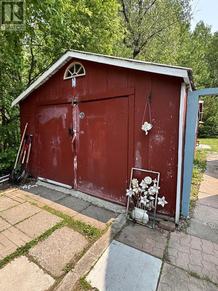190 St. Patrick St, Sault Ste. Marie, Ontario  P6C 3S5 - Photo 2 - SM251359