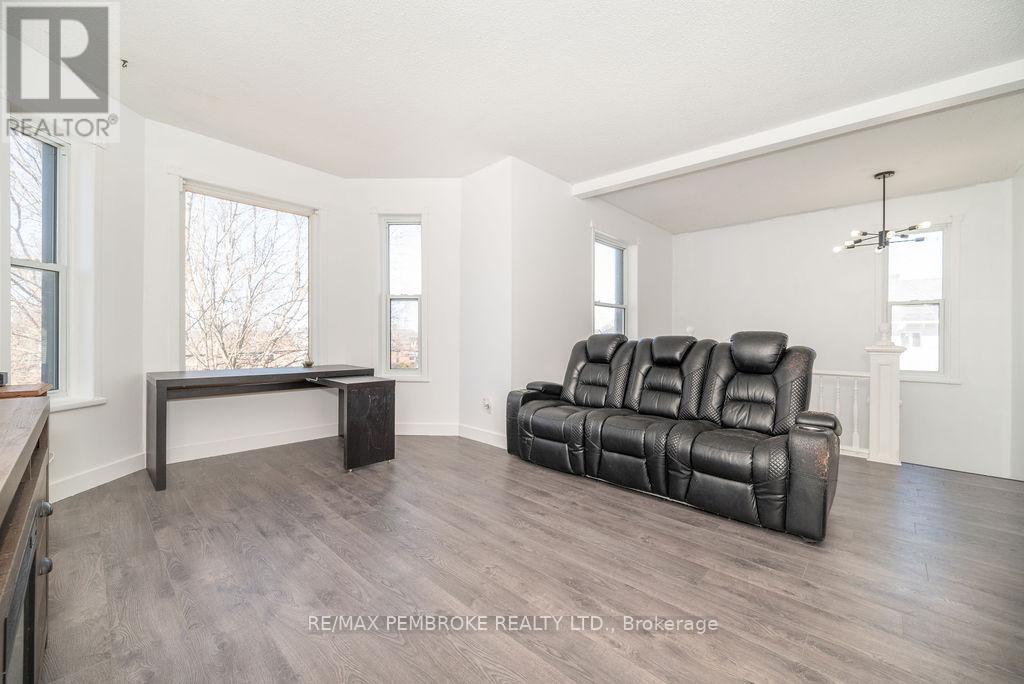 502 Mary Street, Pembroke, Ontario  K8A 5X1 - Photo 24 - X12205216