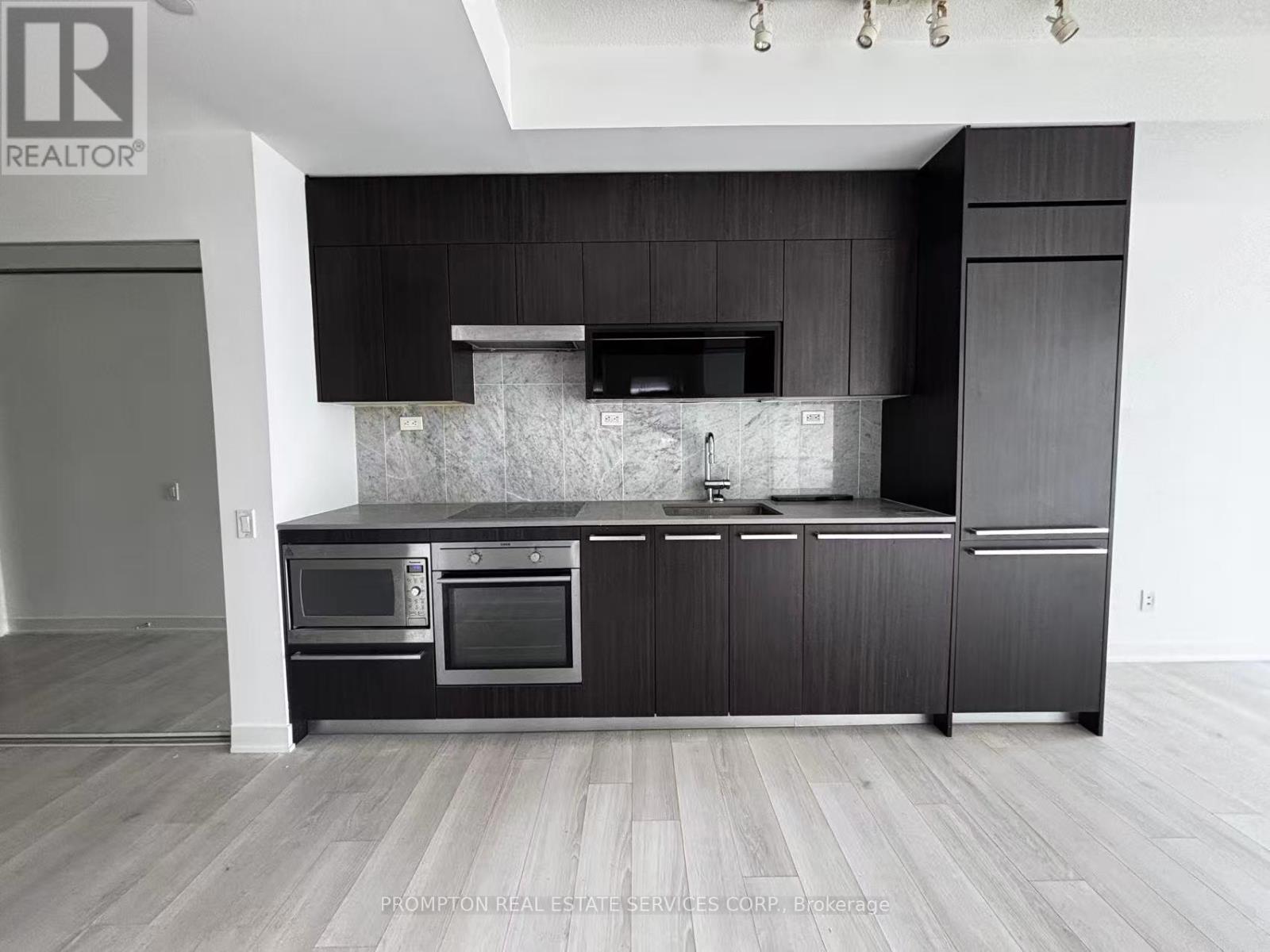 812 - 90 Queens Wharf Road, Toronto, Ontario  M5V 0J4 - Photo 2 - C12205211