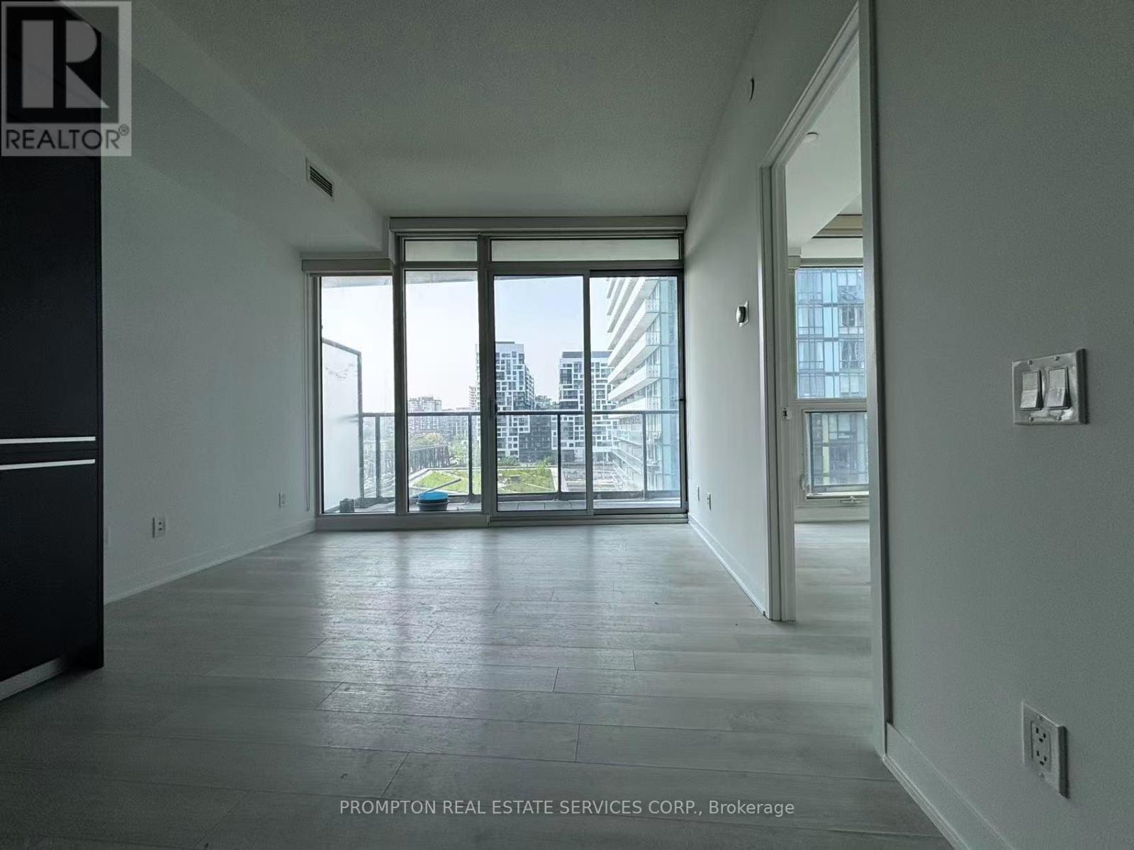 812 - 90 Queens Wharf Road, Toronto, Ontario  M5V 0J4 - Photo 4 - C12205211