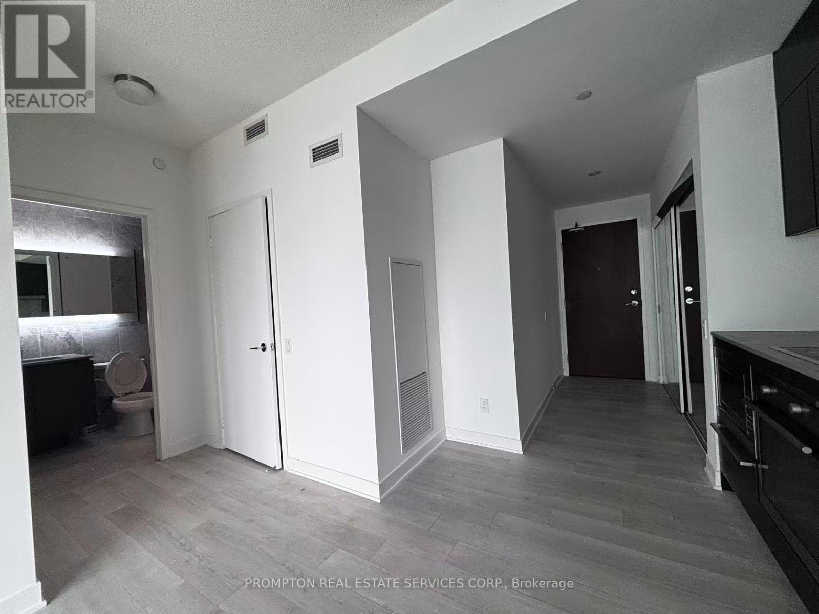 812 - 90 Queens Wharf Road, Toronto, Ontario  M5V 0J4 - Photo 3 - C12205211