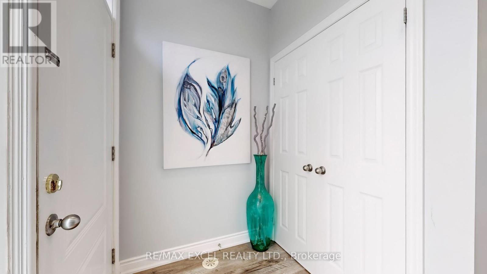 76 Unity Gardens Drive, Markham, Ontario  L3R 4Y7 - Photo 4 - N12201075