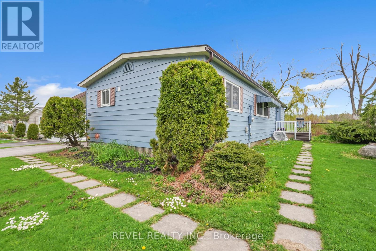 3 Tamarack Drive, Oro-Medonte, Ontario  L0L 1T0 - Photo 2 - S12135245