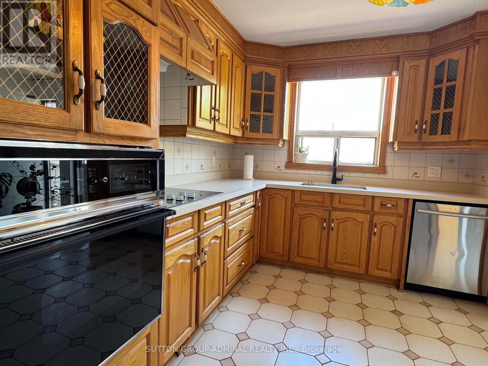 137 Evelyn Avenue, Toronto, Ontario  M6P 2Z6 - Photo 5 - W12088376