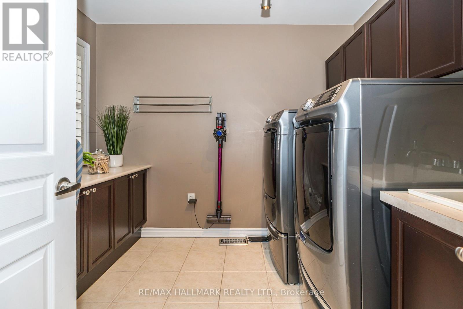765 Boughton Crescent, Milton, Ontario  L9T 0E3 - Photo 32 - W12205214