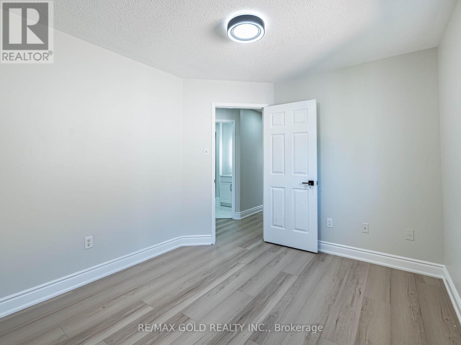 105 Woodhaven Drive, Brampton, Ontario  L7A 1Y4 - Photo 24 - W12204306