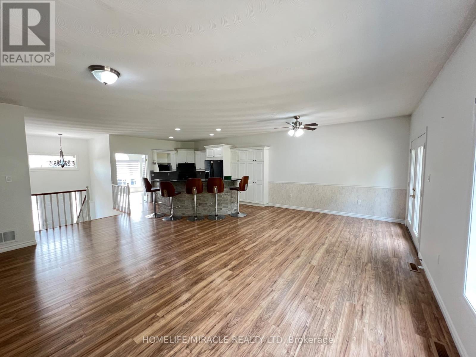 Upper - 30 Dove Crescent, Barrie, Ontario  L4N 7Z3 - Photo 11 - S12205230