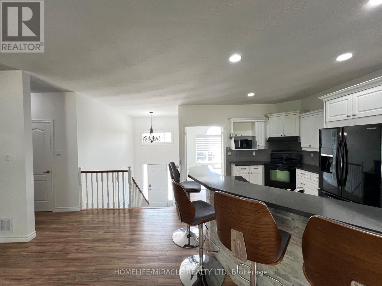 Upper - 30 Dove Crescent, Barrie, Ontario  L4N 7Z3 - Photo 8 - S12205230