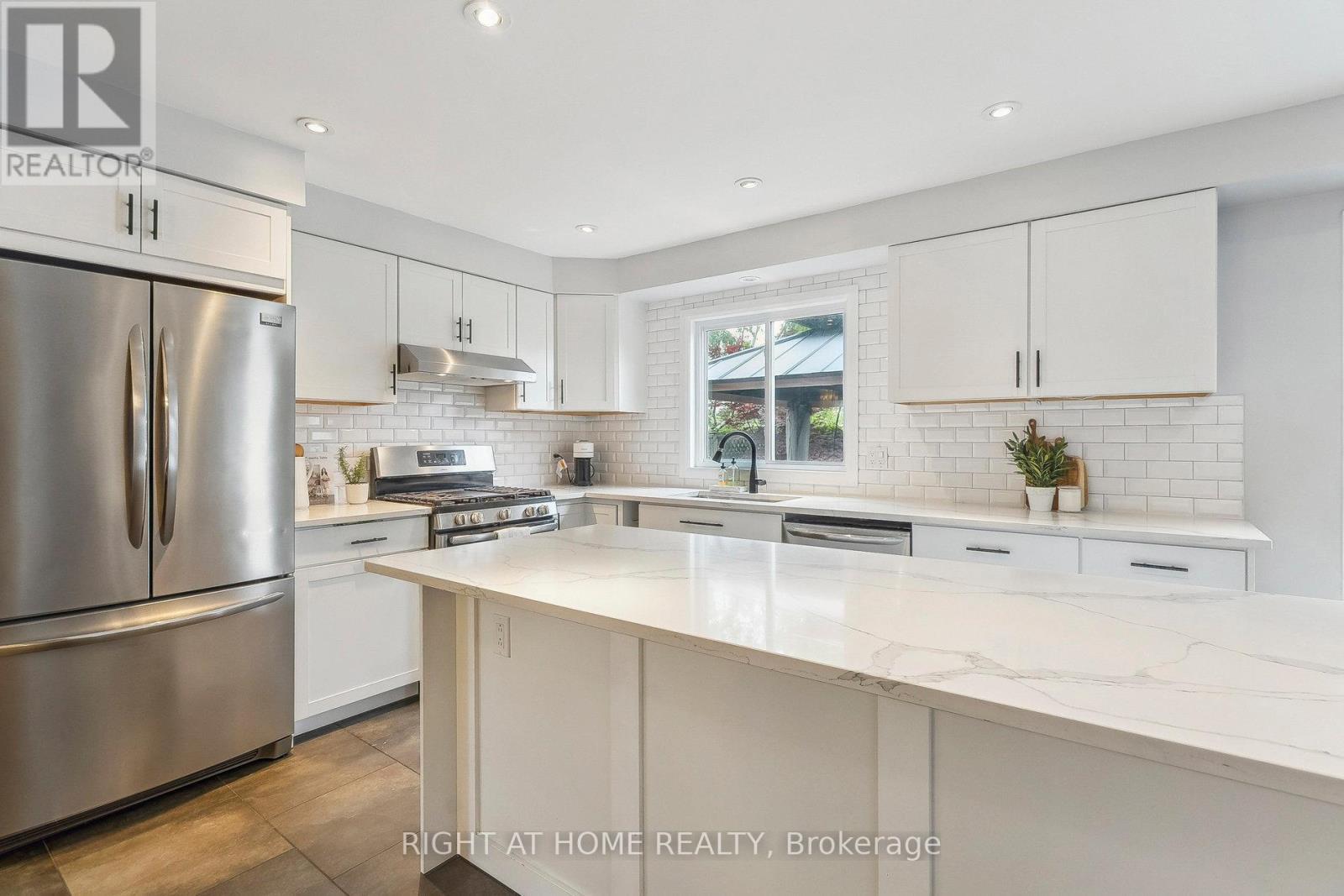 44 Citation Crescent, Hamilton, Ontario  L9K 1H8 - Photo 10 - X12205242