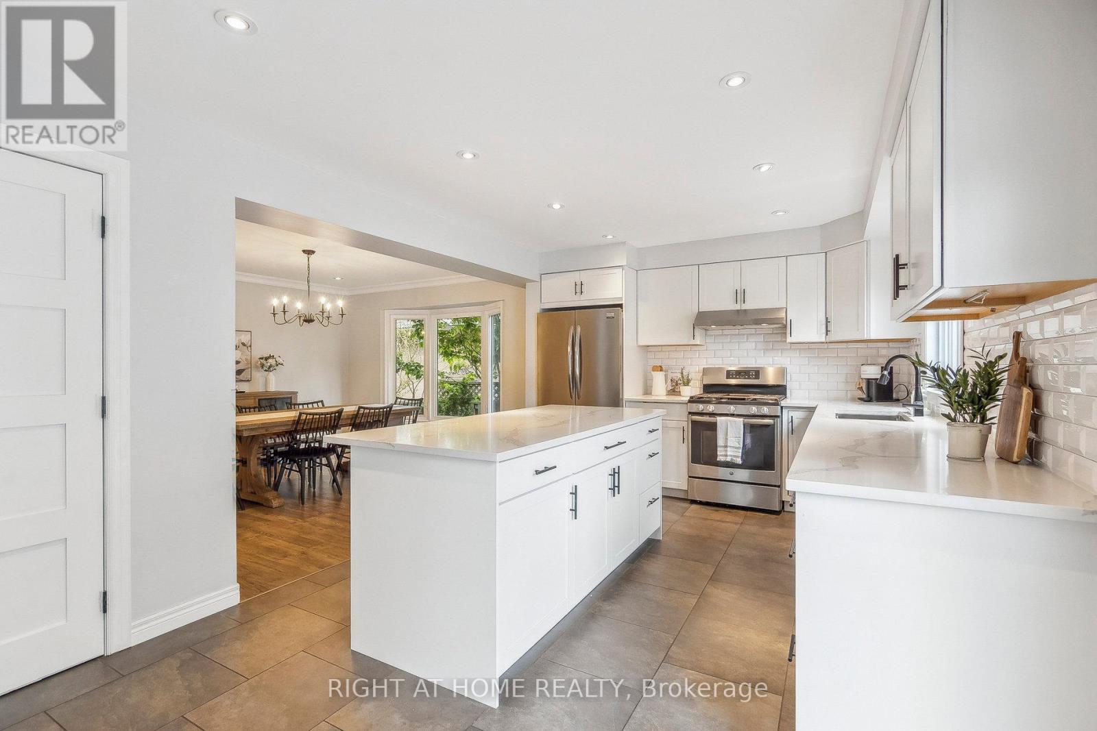 44 Citation Crescent, Hamilton, Ontario  L9K 1H8 - Photo 11 - X12205242