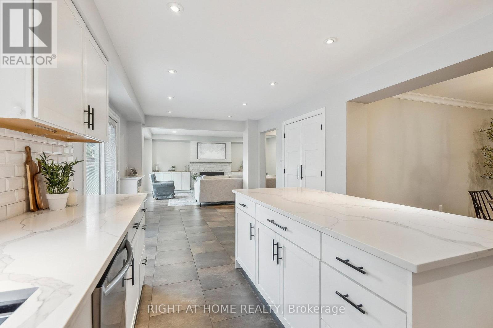 44 Citation Crescent, Hamilton, Ontario  L9K 1H8 - Photo 13 - X12205242
