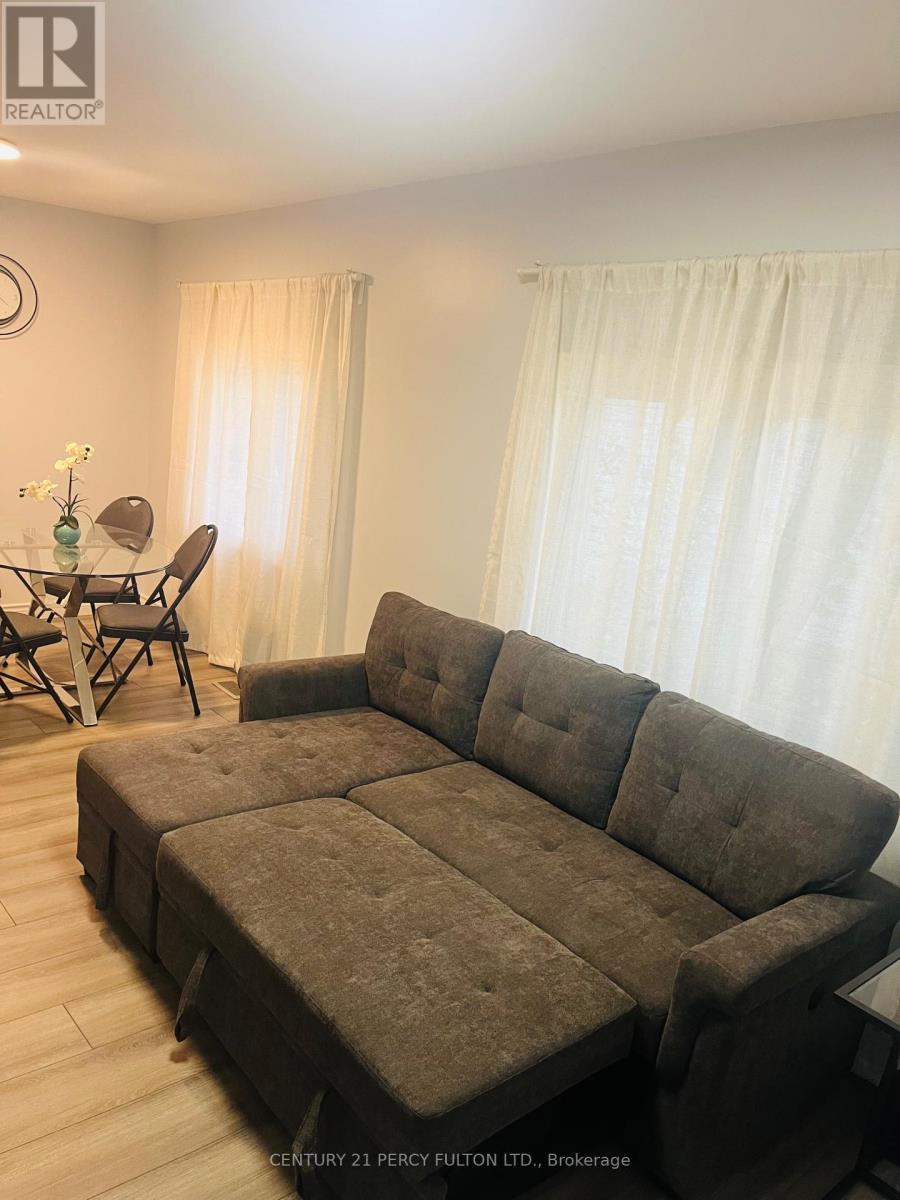 912 Beechwood Avenue, Mississauga, Ontario  L5G 4E2 - Photo 11 - W12205249