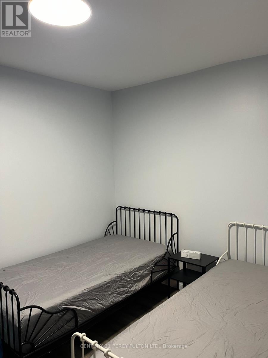 912 Beechwood Avenue, Mississauga, Ontario  L5G 4E2 - Photo 18 - W12205249