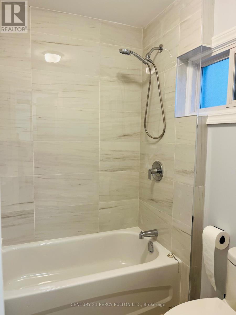 912 Beechwood Avenue, Mississauga, Ontario  L5G 4E2 - Photo 6 - W12205249