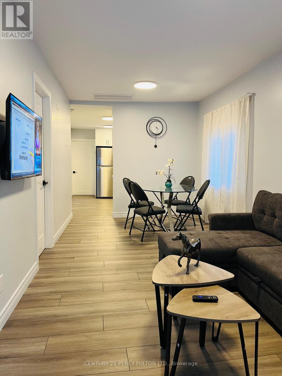 912 Beechwood Avenue, Mississauga, Ontario  L5G 4E2 - Photo 8 - W12205249