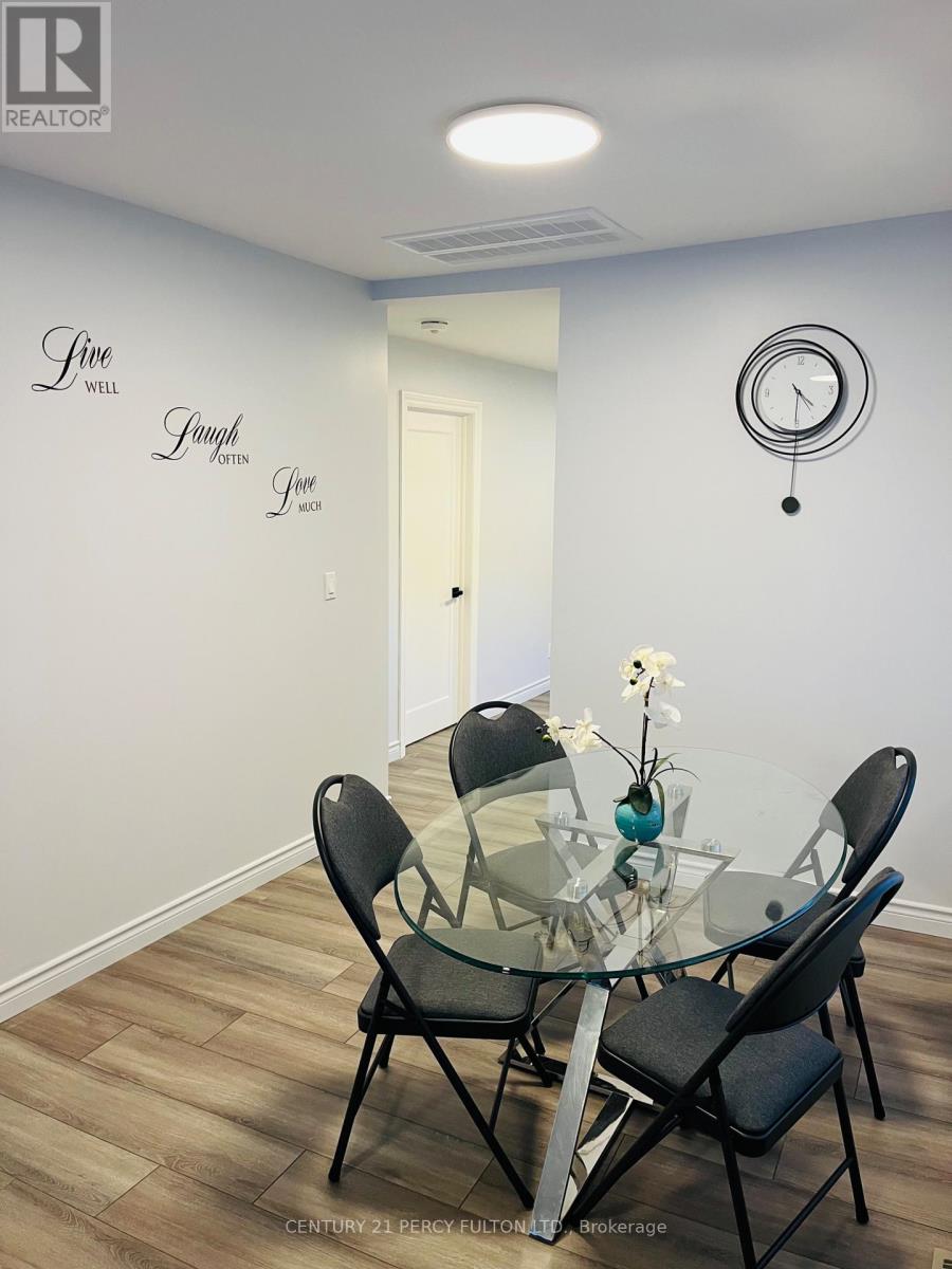 912 Beechwood Avenue, Mississauga, Ontario  L5G 4E2 - Photo 9 - W12205249