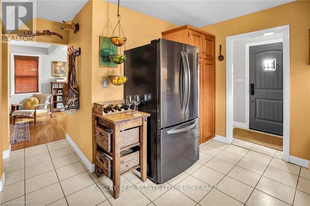 6746 Waters Avenue, Niagara Falls, Ontario  L2G 5X1 - Photo 5 - X12205255