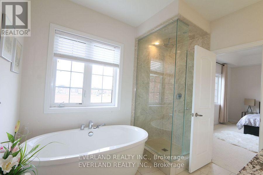 26 Read Street, Aurora, Ontario  L4G 1C9 - Photo 7 - N12205260