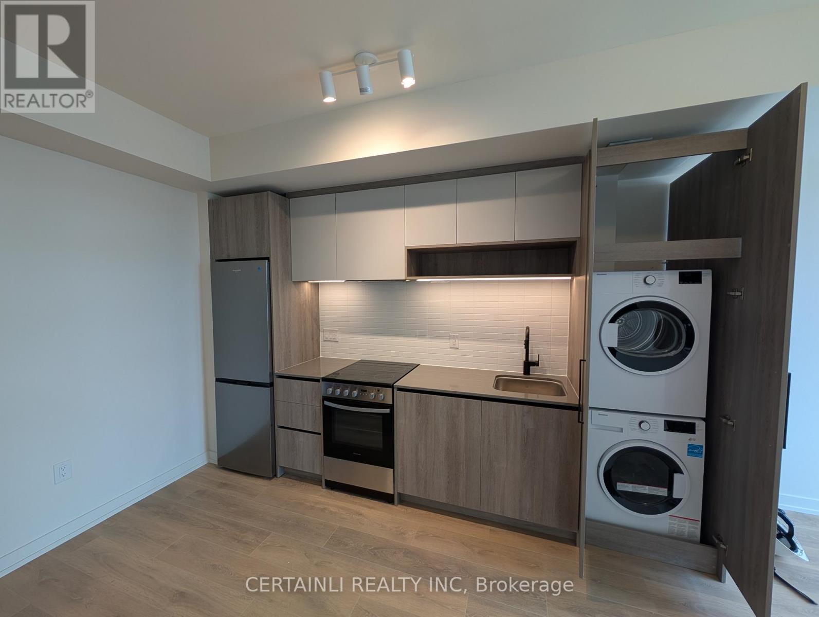 307 - 181 Sterling Street, Toronto, Ontario  M6R 2B2 - Photo 4 - C12205270