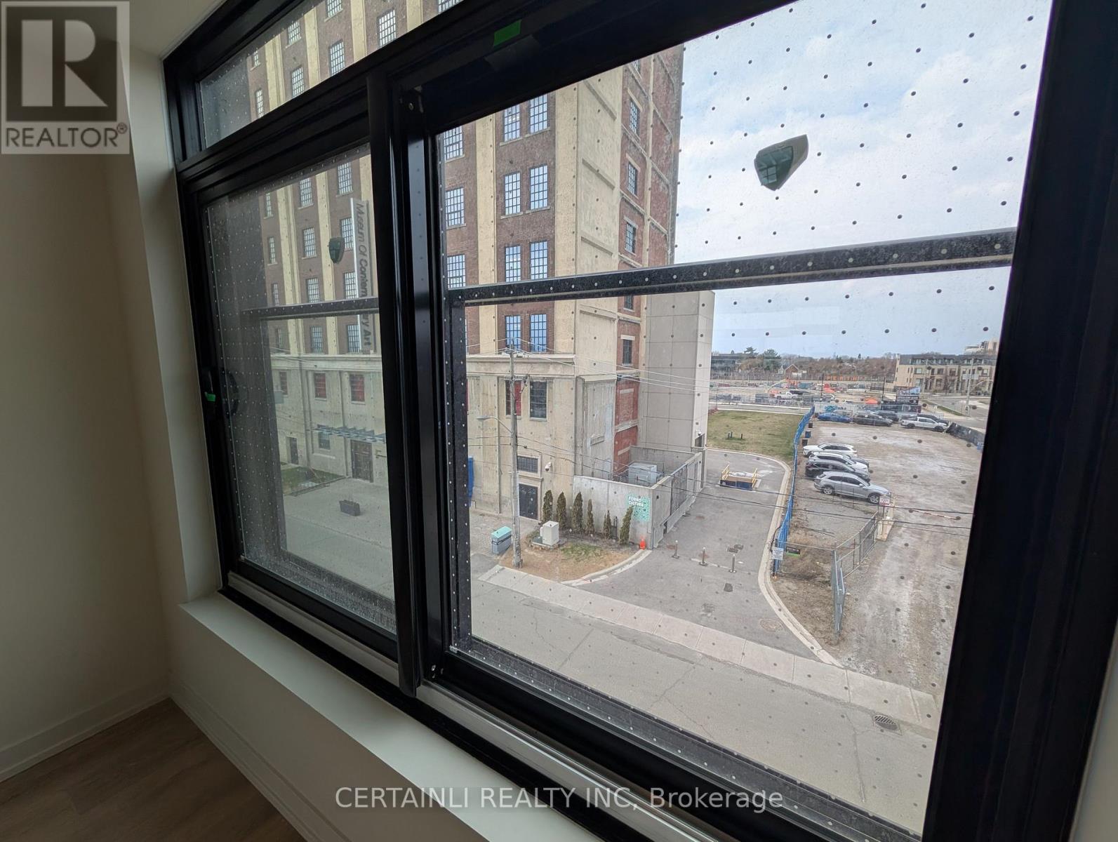 307 - 181 Sterling Street, Toronto, Ontario  M6R 2B2 - Photo 6 - C12205270
