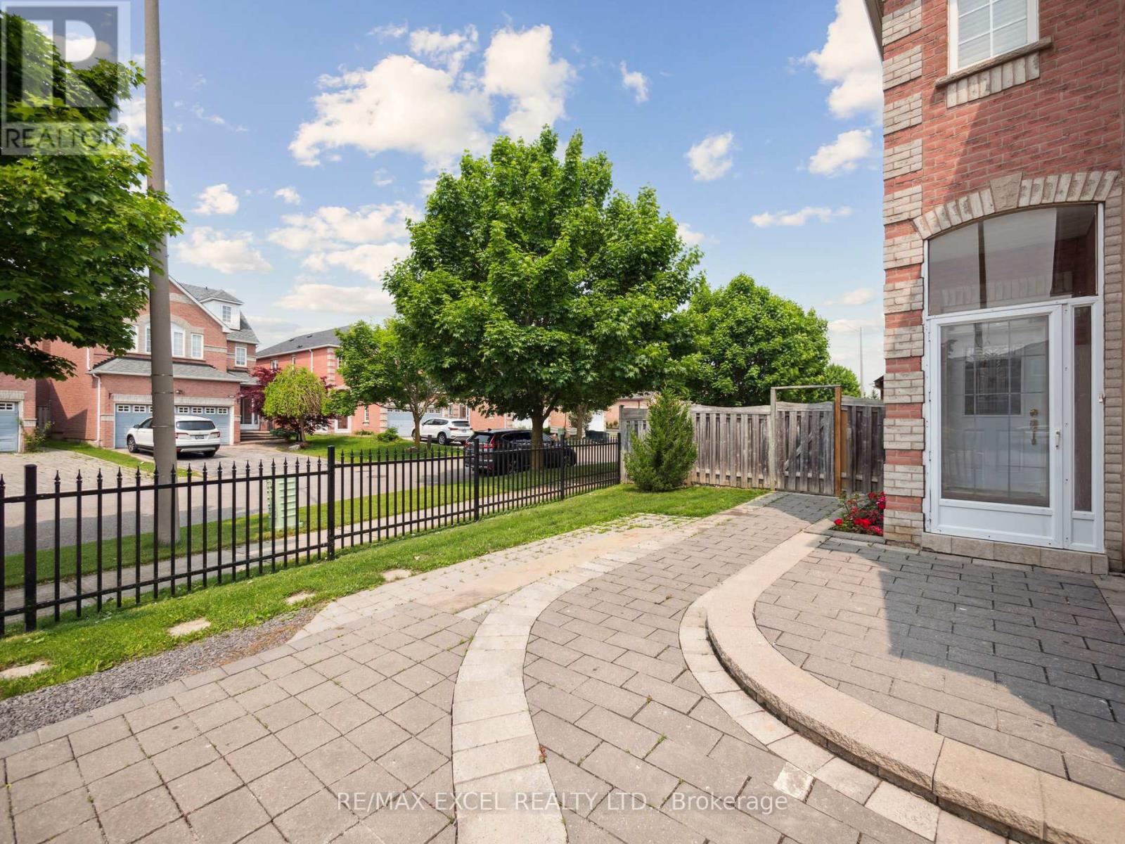 126 Worthing Avenue, Markham, Ontario  L3S 4K1 - Photo 3 - N12204470