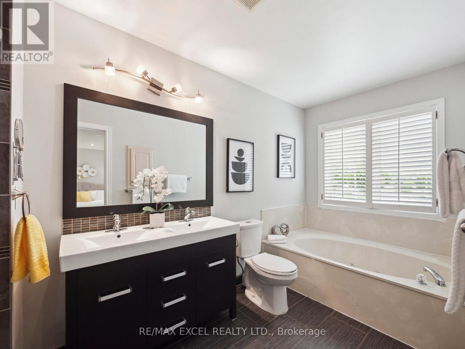 126 Worthing Avenue, Markham, Ontario  L3S 4K1 - Photo 8 - N12204470