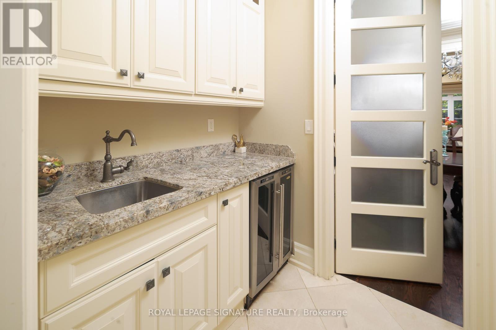 43 Fenn Avenue, Toronto (Bridle Path-Sunnybrook-York Mills), Ontario  M2L 1M7 - Photo 14 - C12191373