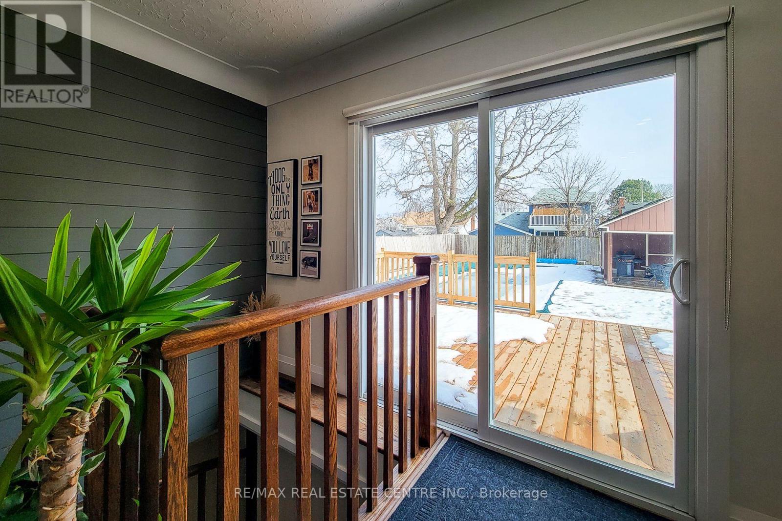 38 Stewart Street, Grimsby (Grimsby Beach), Ontario  L3M 3M8 - Photo 22 - X12149247