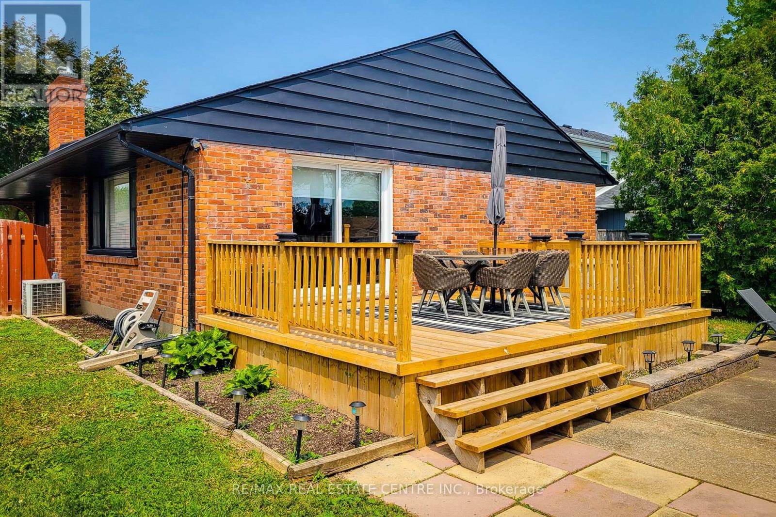 38 Stewart Street, Grimsby (Grimsby Beach), Ontario  L3M 3M8 - Photo 40 - X12149247