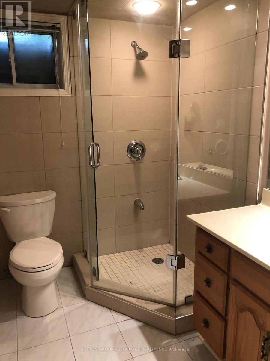 40 Caswell Drive, Toronto, Ontario  M2M 3M3 - Photo 8 - C12204925