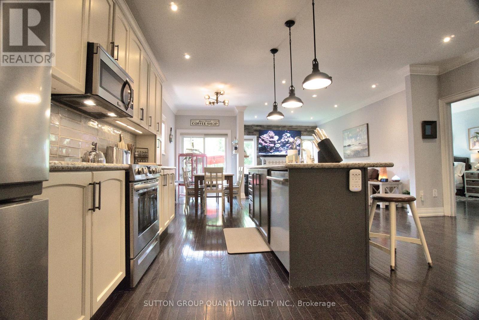 71 Versailles Crescent, Barrie (Innis-Shore), Ontario  L4M 0B8 - Photo 27 - S12200792