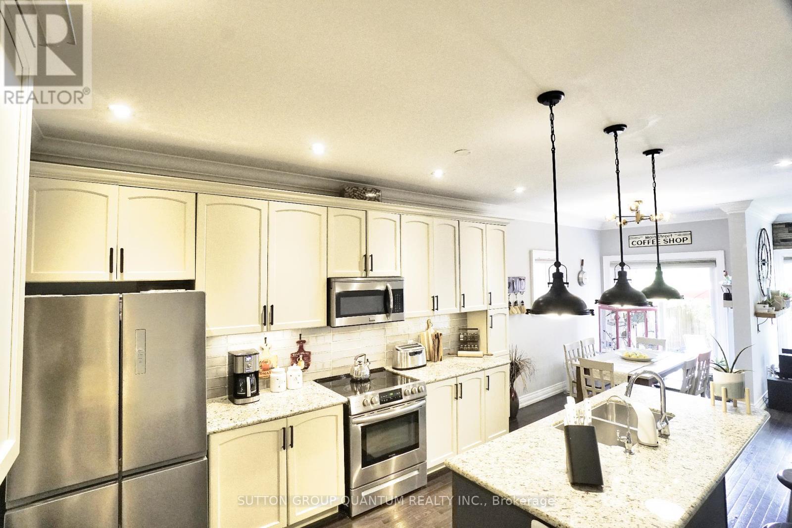 71 Versailles Crescent, Barrie (Innis-Shore), Ontario  L4M 0B8 - Photo 9 - S12200792