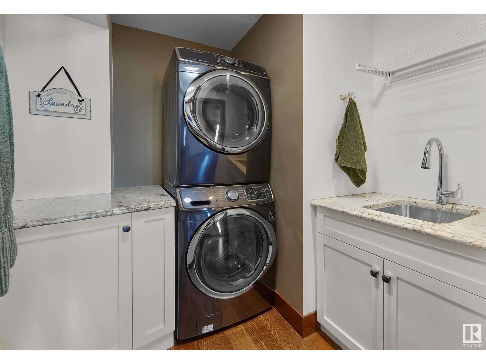 Property at 5 DONSDALE CR NW image 4