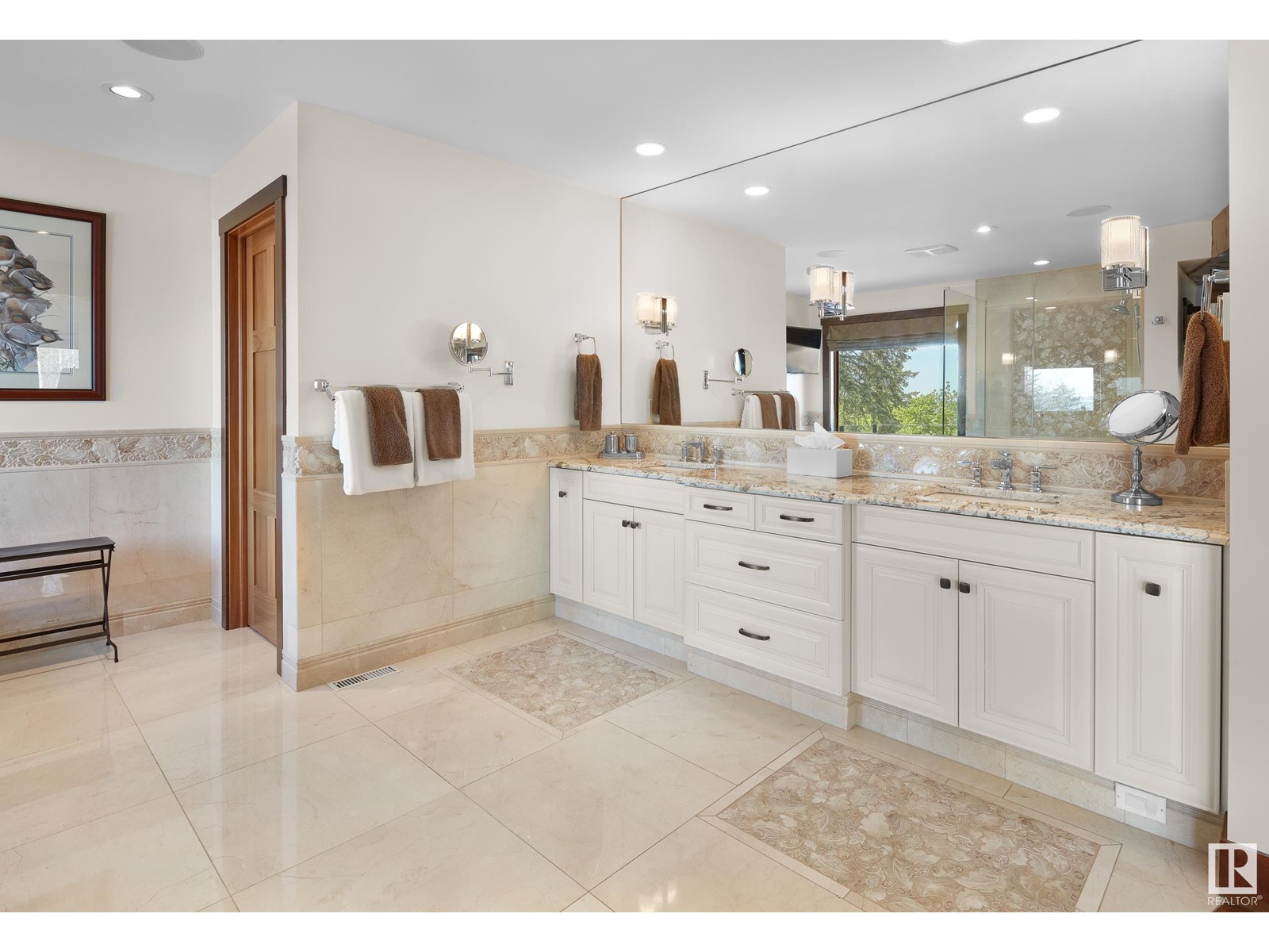 Property at 5 DONSDALE CR NW image 1