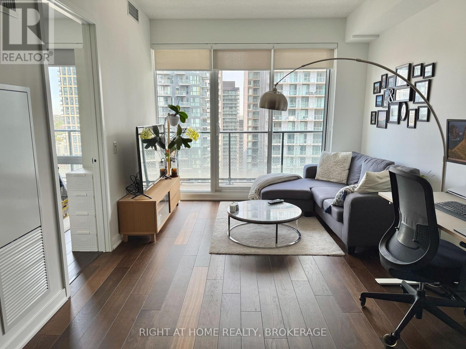 3706 - 125 Blue Jays Way, Toronto, Ontario  M5V 0N5 - Photo 13 - C12205290