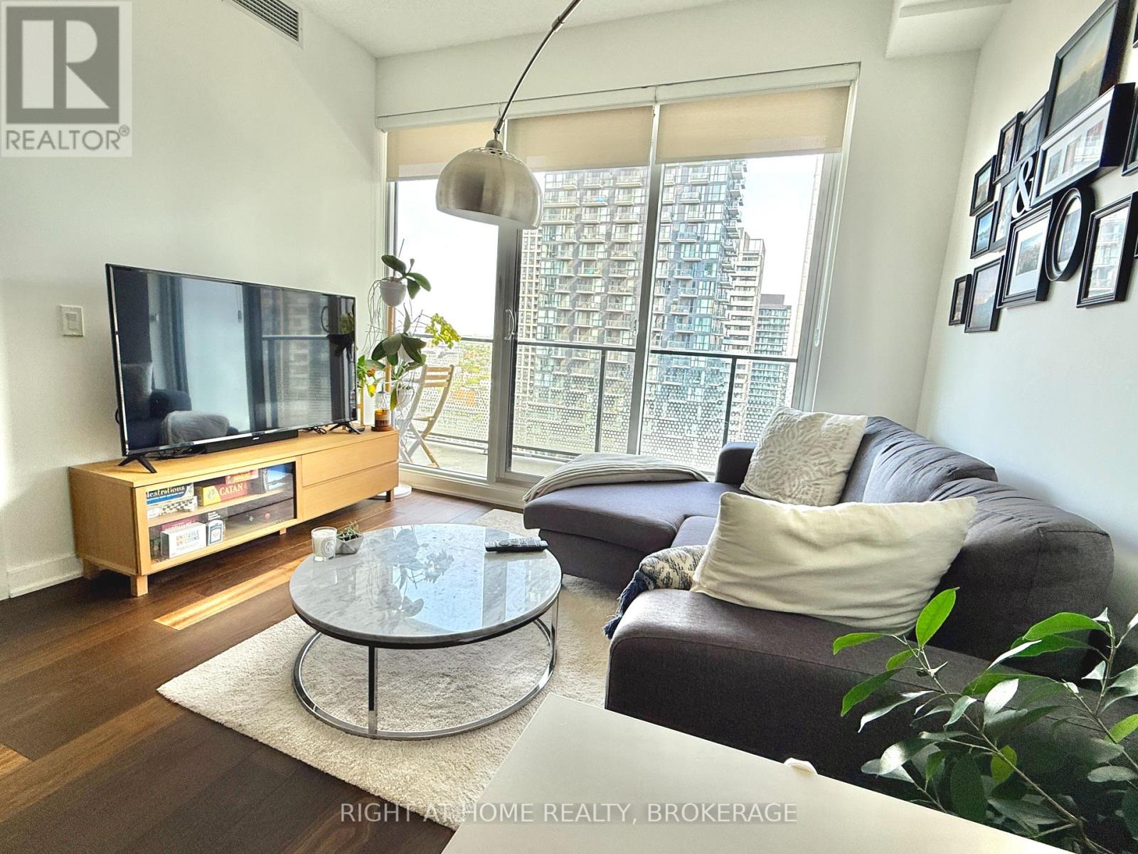 3706 - 125 Blue Jays Way, Toronto, Ontario  M5V 0N5 - Photo 16 - C12205290