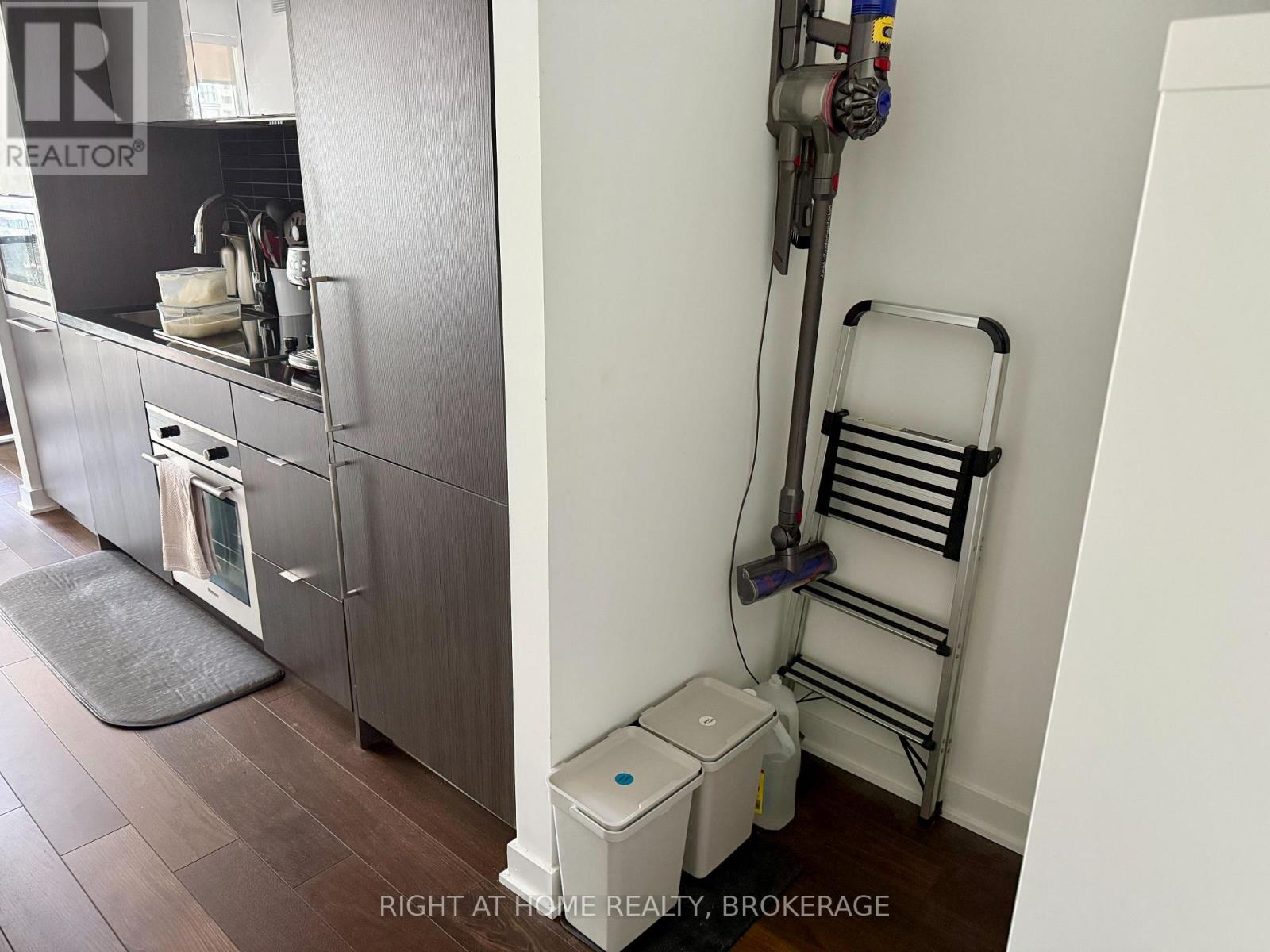 3706 - 125 Blue Jays Way, Toronto, Ontario  M5V 0N5 - Photo 17 - C12205290
