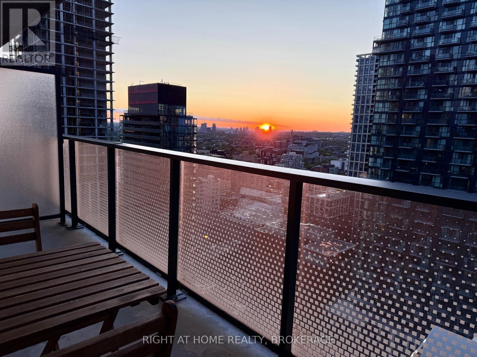 3706 - 125 Blue Jays Way, Toronto, Ontario  M5V 0N5 - Photo 4 - C12205290