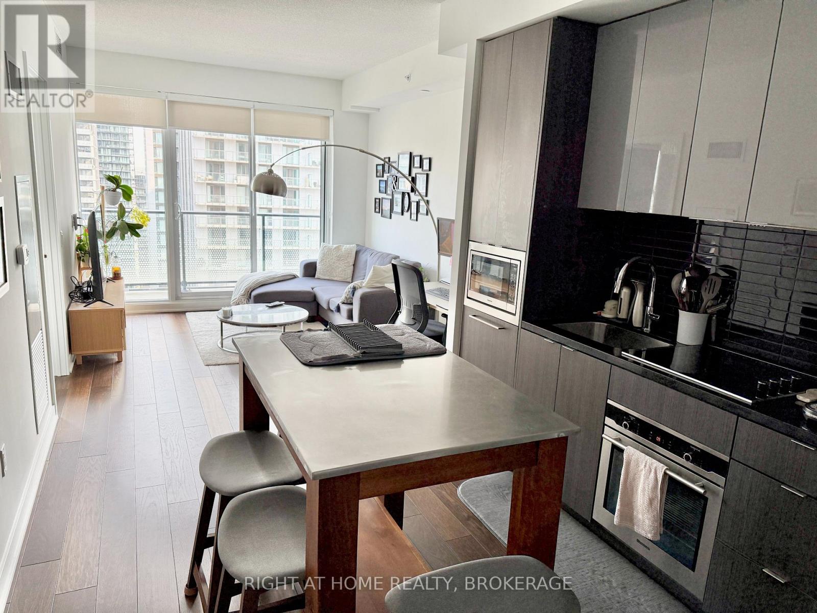 3706 - 125 Blue Jays Way, Toronto, Ontario  M5V 0N5 - Photo 6 - C12205290